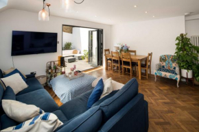 Charming 2BD Garden Flat in Fulham, London